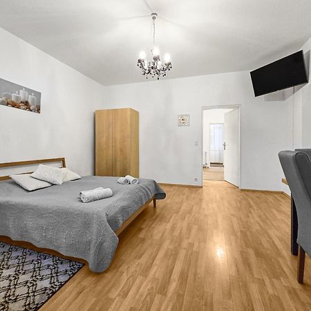 Modern Three-Bedroom, Triple King Beds ウィーン エクステリア 写真