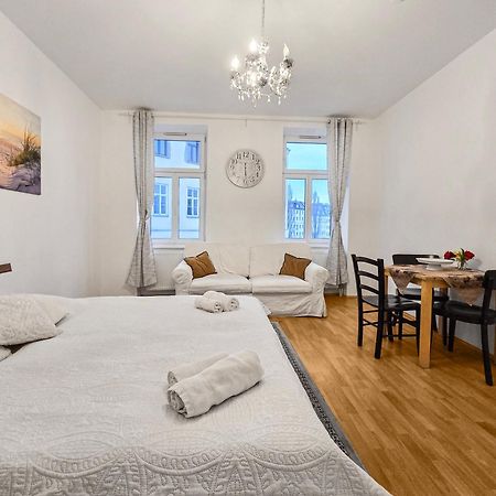 Modern Three-Bedroom, Triple King Beds ウィーン エクステリア 写真