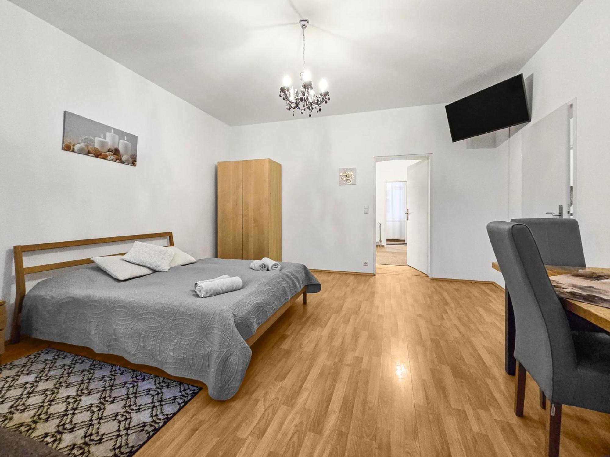 Modern Three-Bedroom, Triple King Beds ウィーン エクステリア 写真