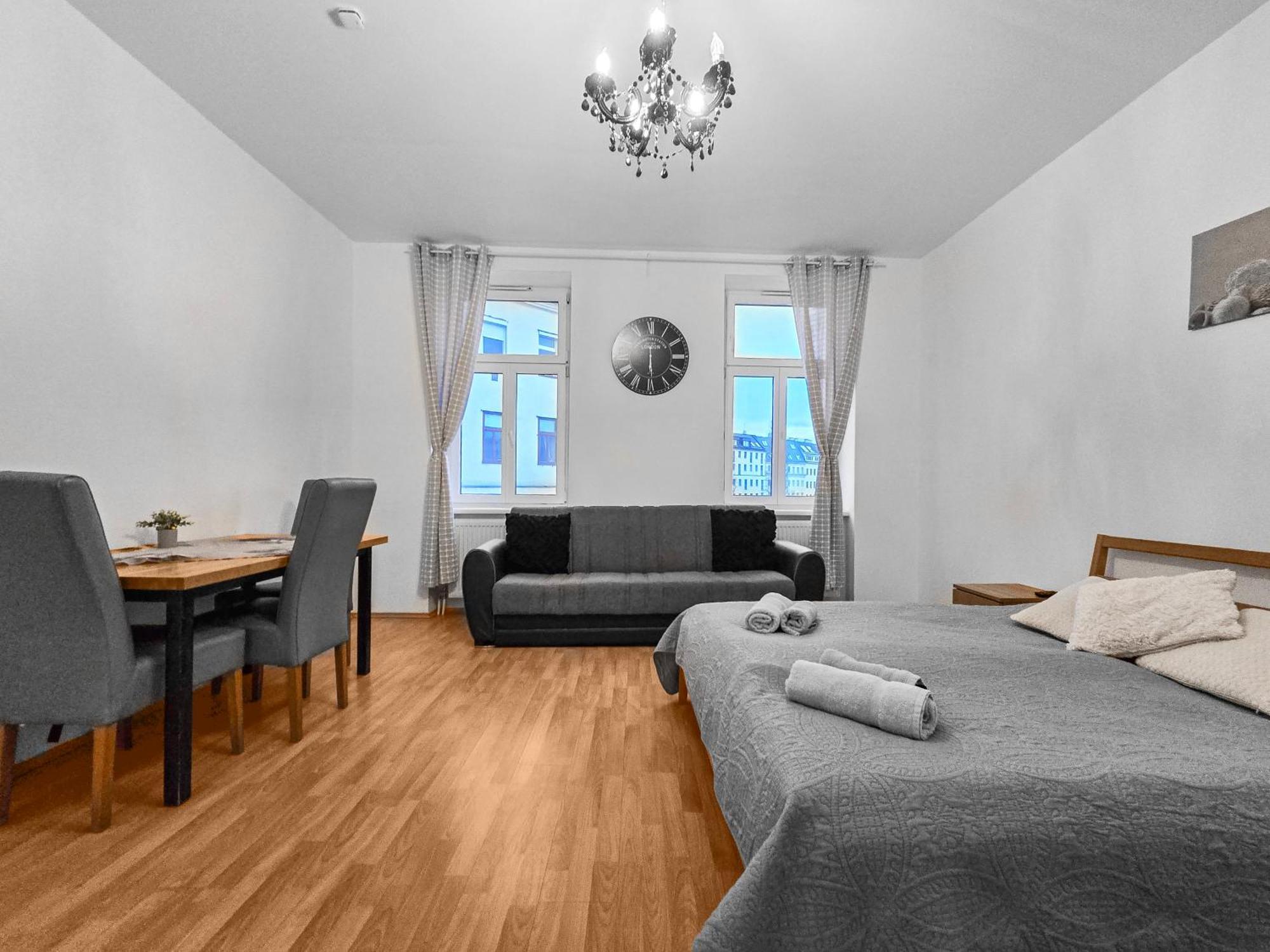 Modern Three-Bedroom, Triple King Beds ウィーン エクステリア 写真
