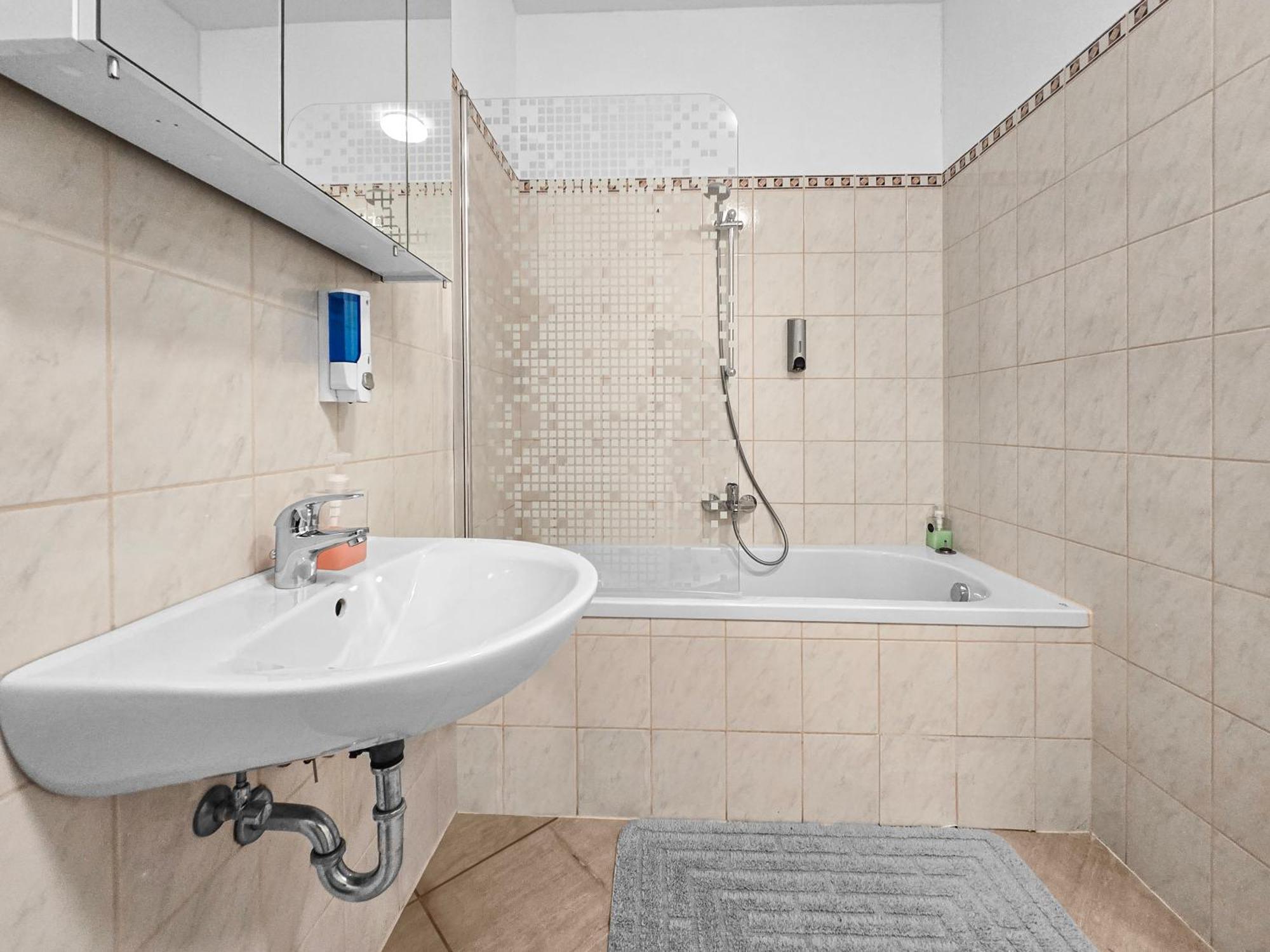 Modern Three-Bedroom, Triple King Beds ウィーン エクステリア 写真